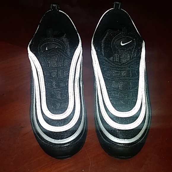 97 air maxes - Picture 1 of 4